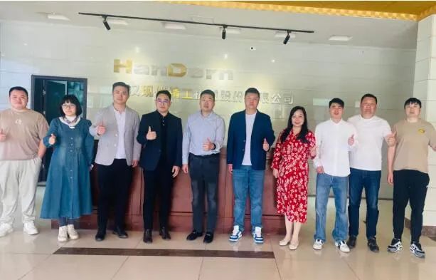 武漢現(xiàn)代精工機(jī)械股份有限公司接待東西湖區(qū)工商聯(lián)調(diào)研團(tuán)，共探創(chuàng)新合作新機(jī)遇